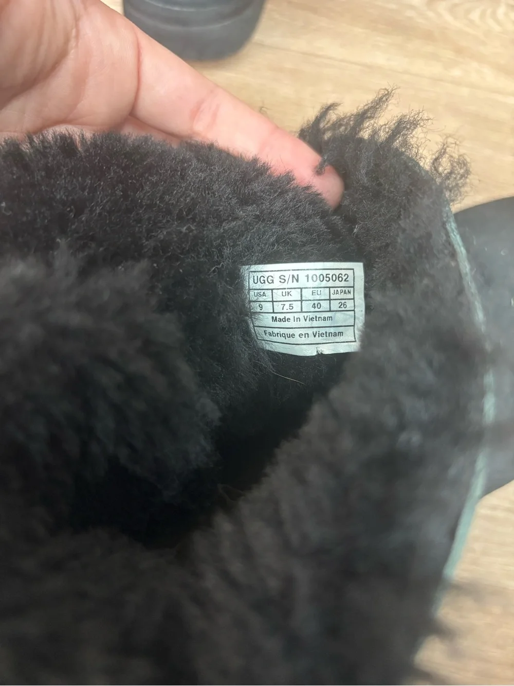 UGG Black Short Suede Boots with Shearling and Back Bows